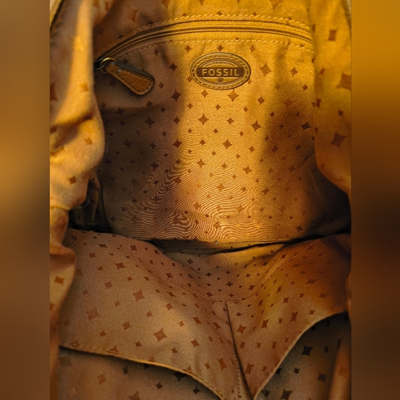 Fossil Tan Leather Crossbody Bag - Picture 6 of 7